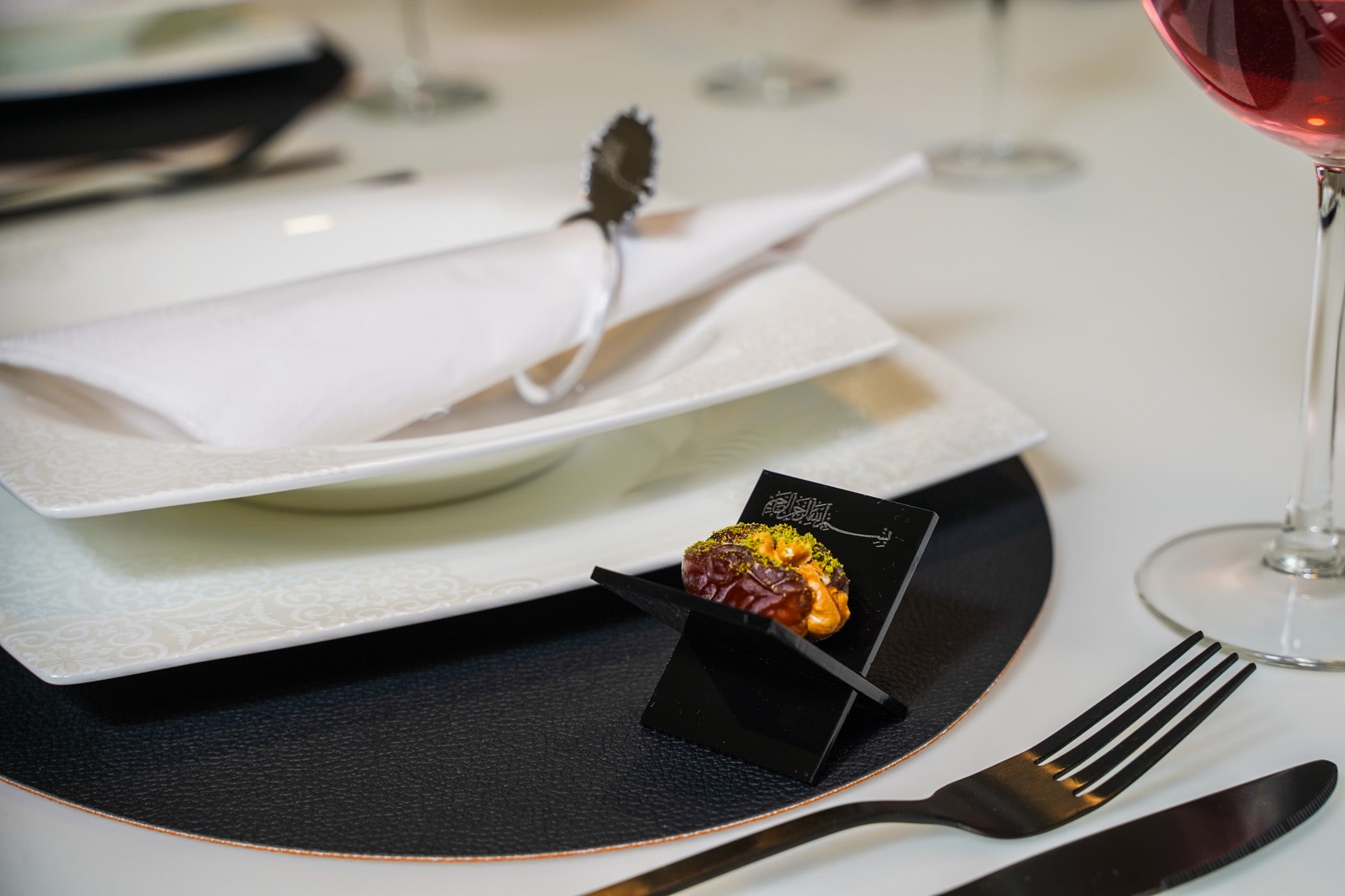 Dattelhalter Schwarz