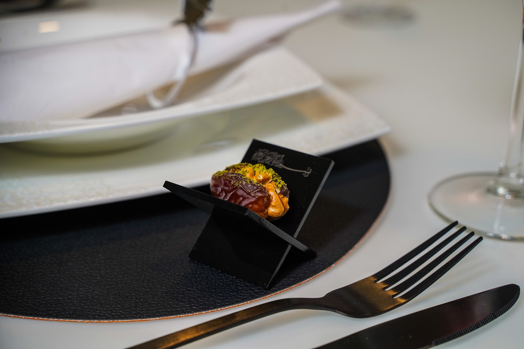 Dattelhalter Schwarz