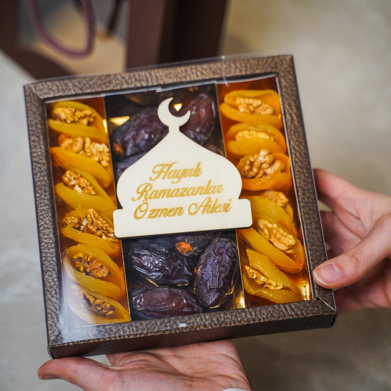 Ramadan Geschenkebox mit Datteln, Aprikosen & Wallnüssen