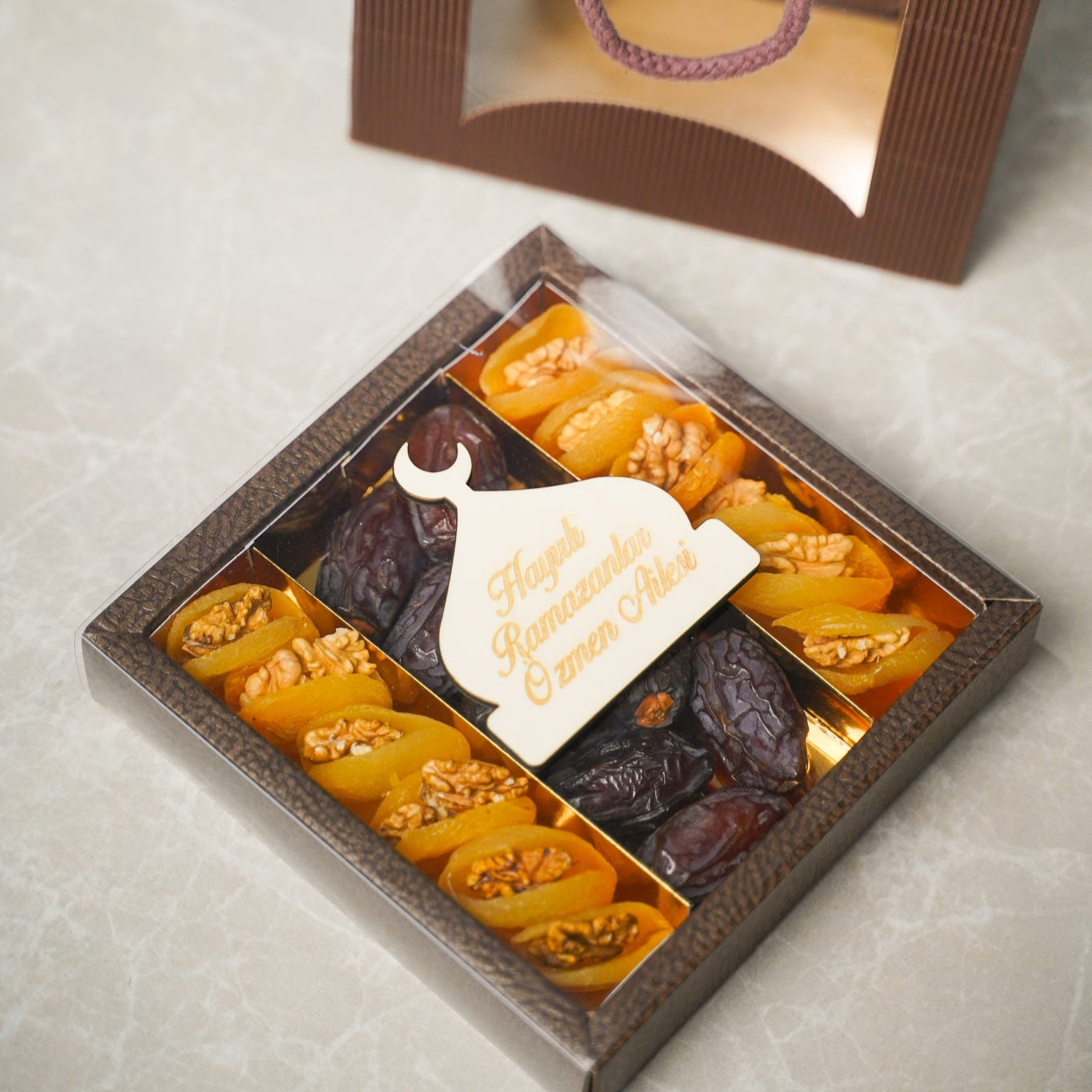 Ramadan Geschenkebox mit Datteln, Aprikosen & Wallnüssen
