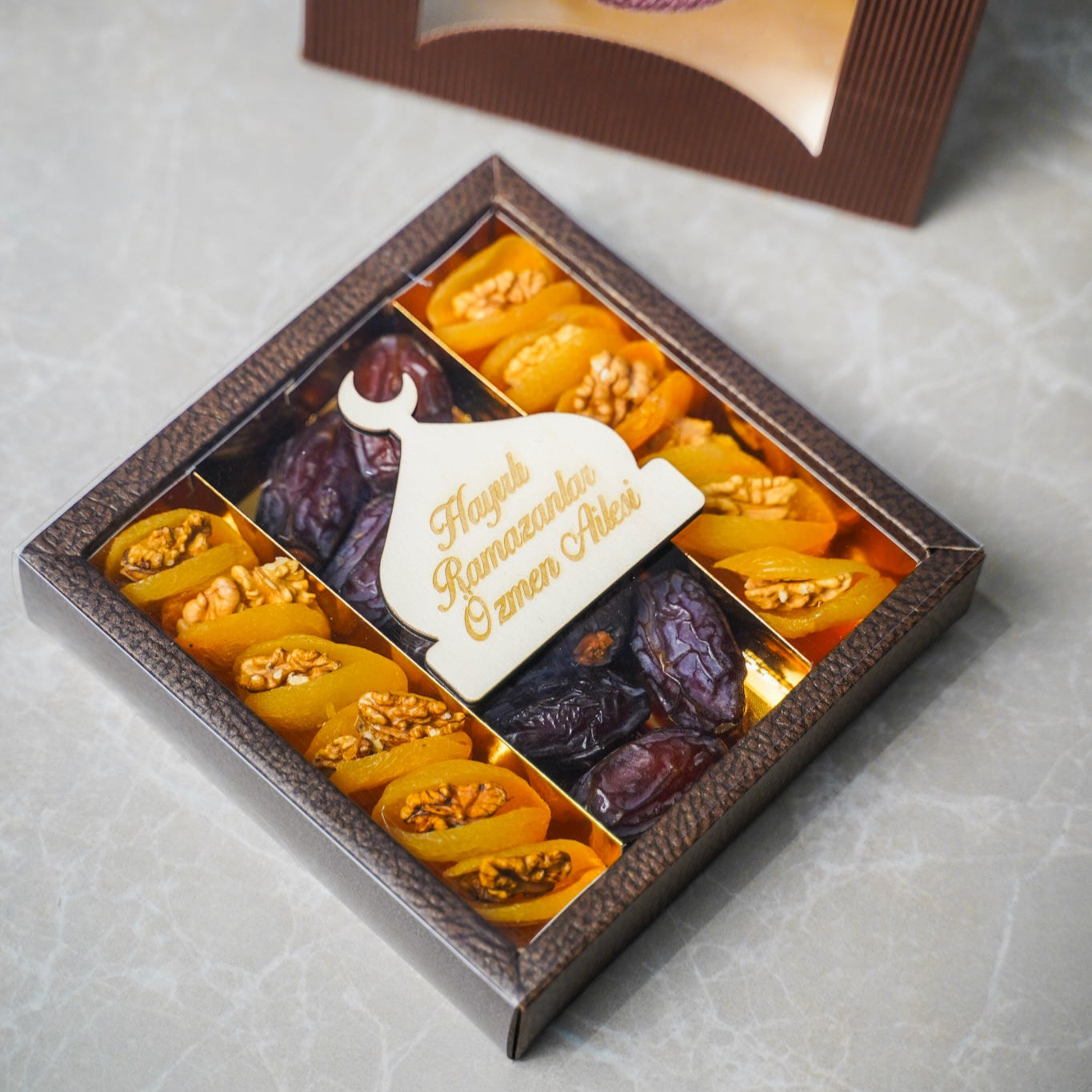 Ramadan Geschenkebox mit Datteln, Aprikosen & Wallnüssen