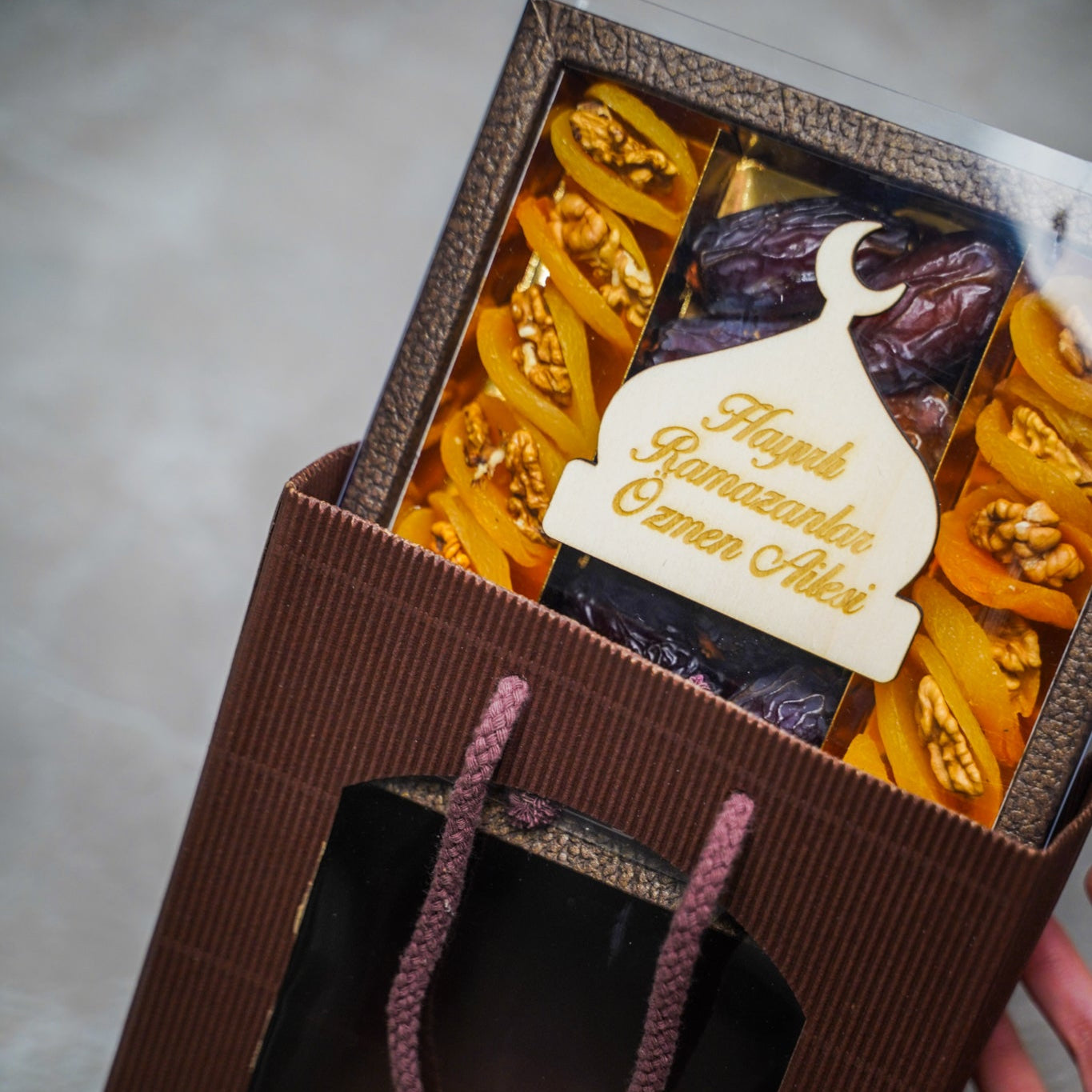 Ramadan Geschenkebox mit Datteln, Aprikosen & Wallnüssen