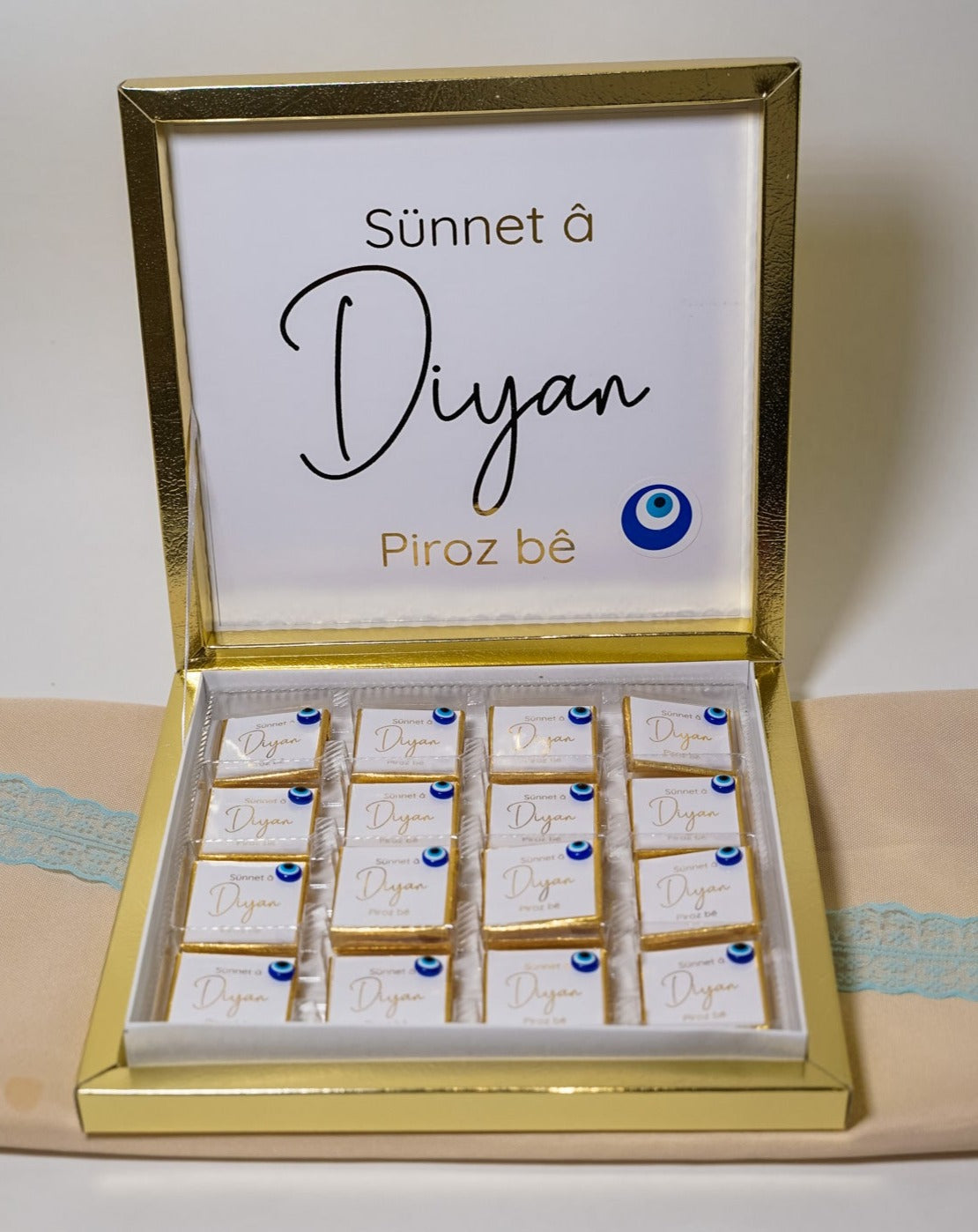 Schokobox mit blauem Auge