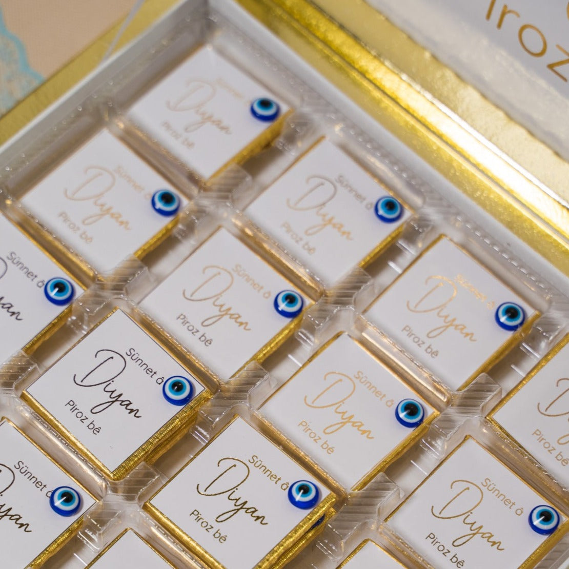 Schokobox mit blauem Auge