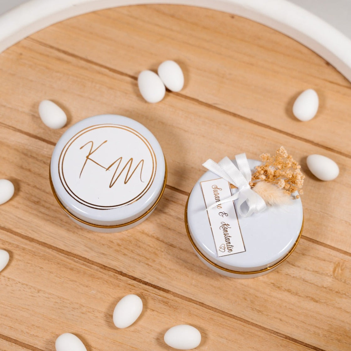 Mandeln in weißer Dose