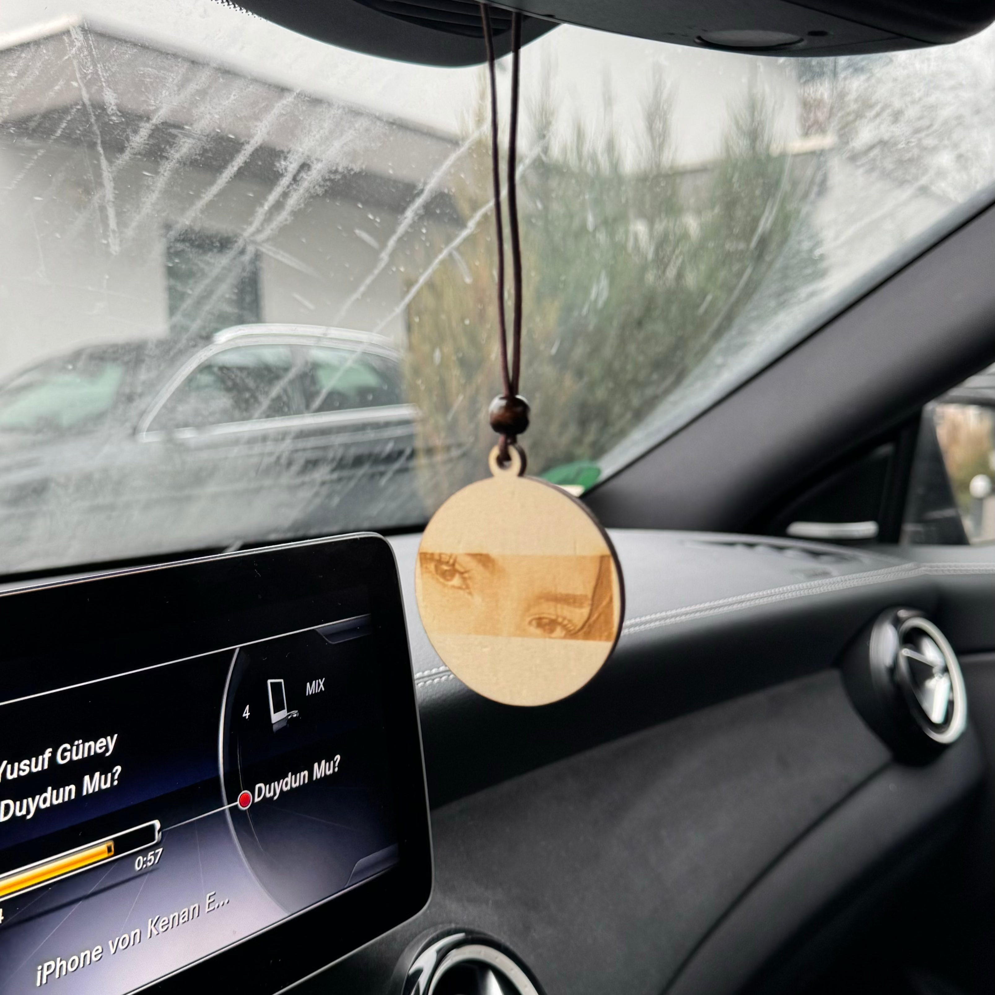 Auto Anhänger mit Augen