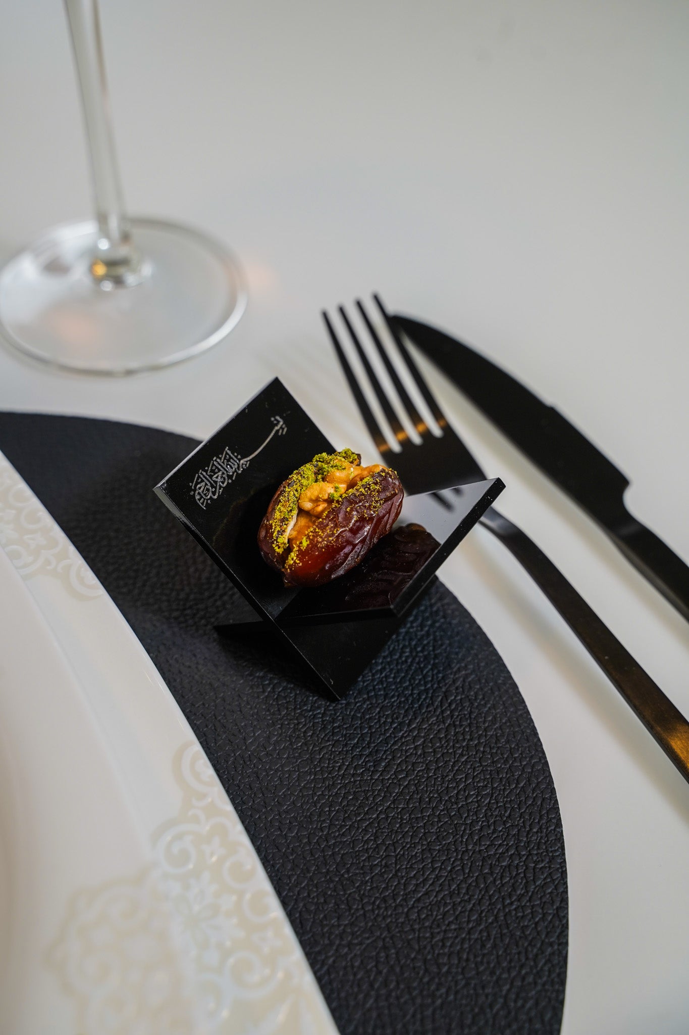 Dattelhalter Schwarz