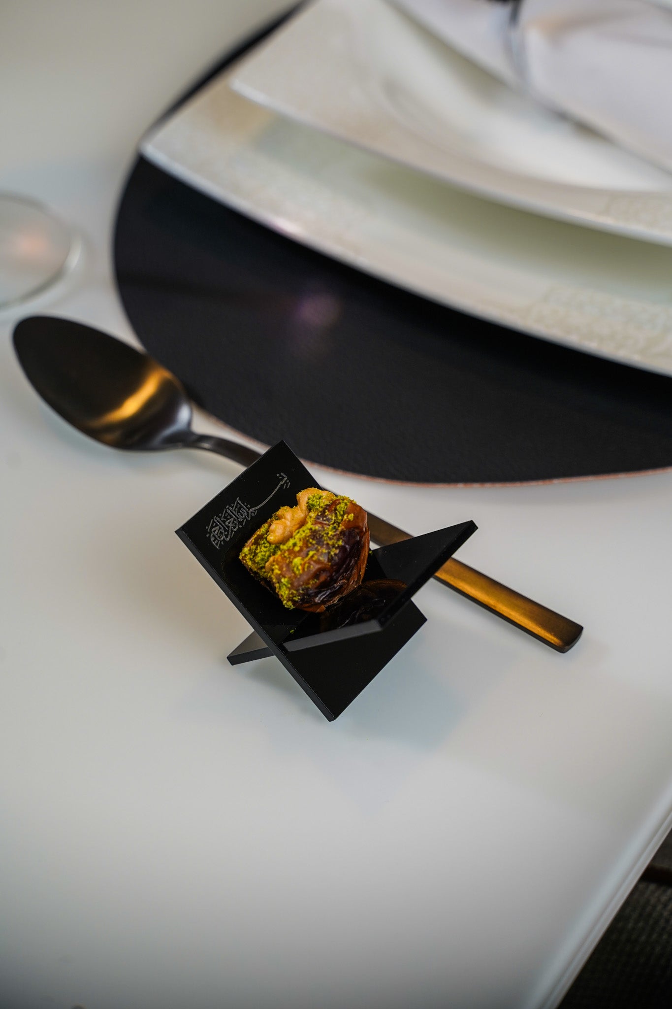 Dattelhalter Schwarz