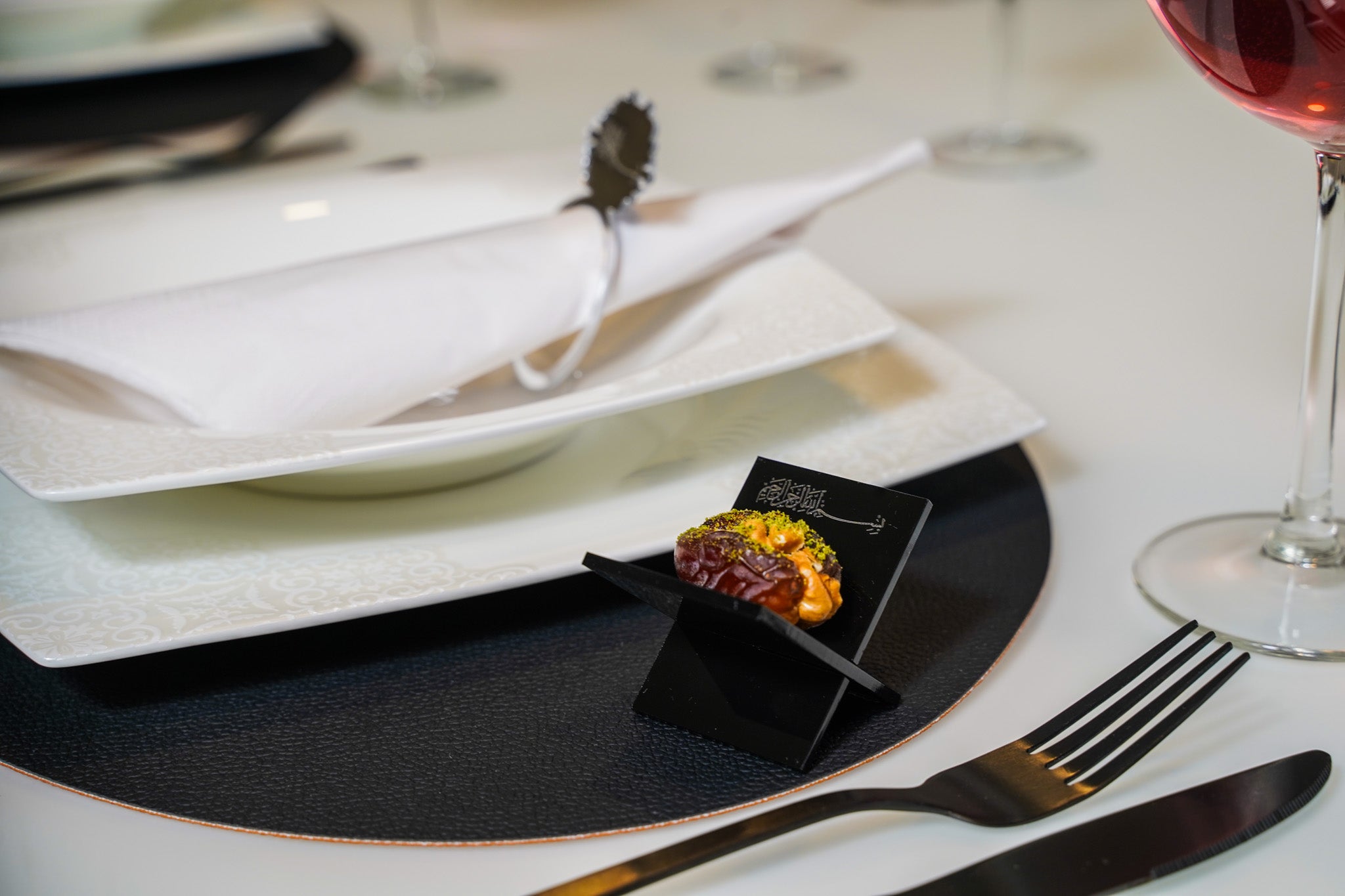 Dattelhalter Schwarz